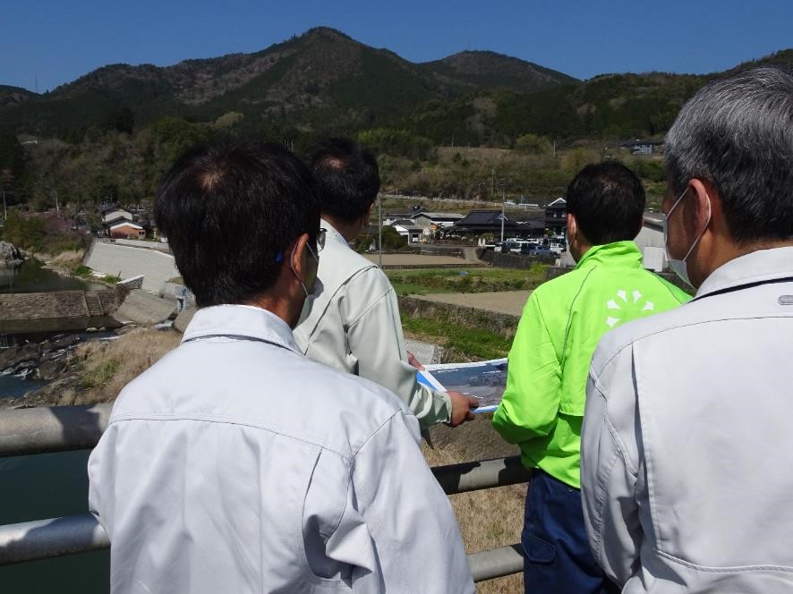 4月8日（金曜日）平成30年7月豪雨災害に係る復興現場視察(西予市野村町野村)の画像