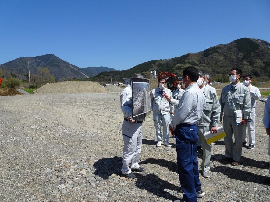 4月8日（金曜日）平成30年7月豪雨災害に係る復興現場視察(大洲市菅田町小倉)の画像