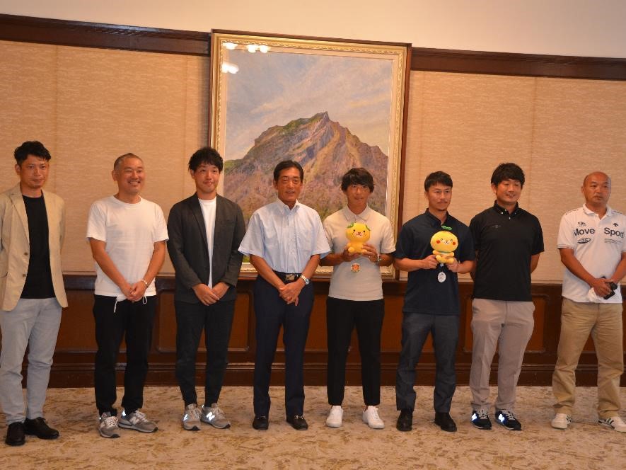 8月26日（金曜日）元サッカー日本代表佐藤寿人氏らの訪問（県庁）の画像
