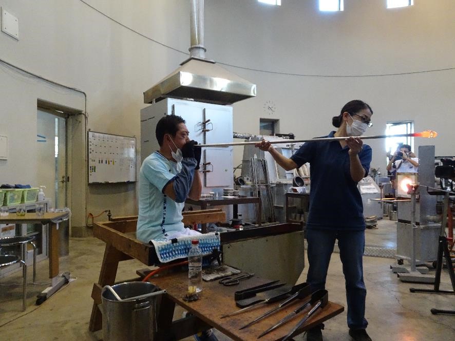 10月3日（月曜日）えひめ南予きずな博体験プログラム「リサイクルガラスで作る吹きガラス体験」（松野町）の画像