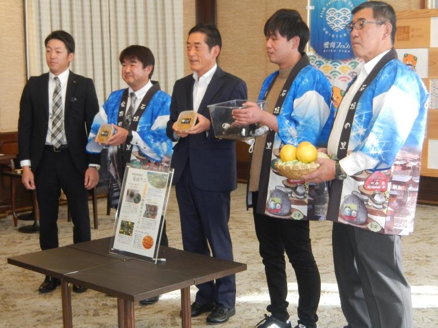 12月7日（水曜日）「愛南の藻場を守る会」らの訪問（県産食材を与えた養殖ウニ「ウニッコリー」の開発に関する報告）（県庁）の画像