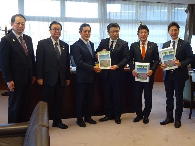 1月10日（火曜日）松山外環状道路の早期整備等にかんする要望活動（国土交通大臣政務官）（東京都）の画像