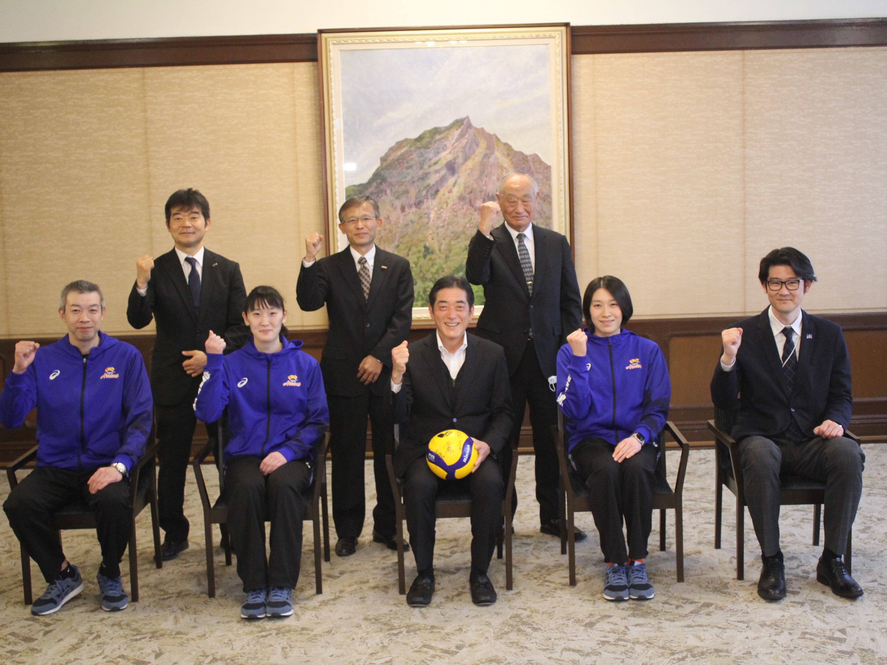 1月27日（金曜日）東レアローズ女子バレーボール部の選手らの訪問（県庁）の画像