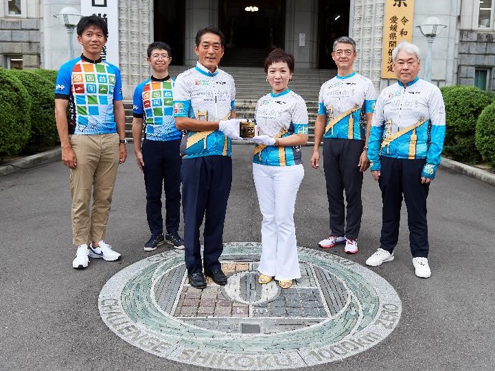 8月25日（金曜日）四国一周・台湾一周「友好ピース」埋め込みセレモニー（県庁本館前）の画像