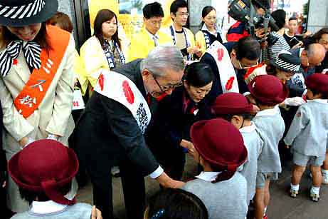 10月1日（火曜日）赤い羽根共同募金運動発足行事（松山市内）の画像