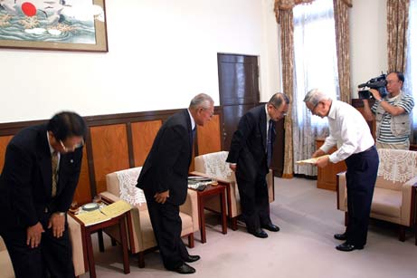 7月16日（水曜日）山鳥坂ダム建設計画の促進に関する要望（県庁）の画像