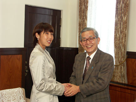 3月19日（金曜日）アテネオリンピック女子マラソン日本代表　土佐礼子選手の表敬（県庁）の画像