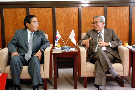 4月21日（水曜日）駐広島大韓民国総領事の表敬（県庁）の画像