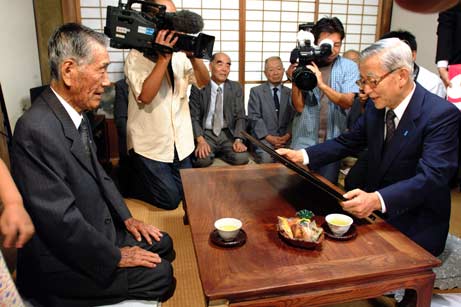 9月15日（水曜日）「老人の日」に伴う長寿者訪問（松山市内）の画像