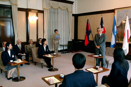 11月26日（金曜日）青年海外協力隊第2次出発あいさつ・えひめ海外青年協力大使委嘱式（県庁）