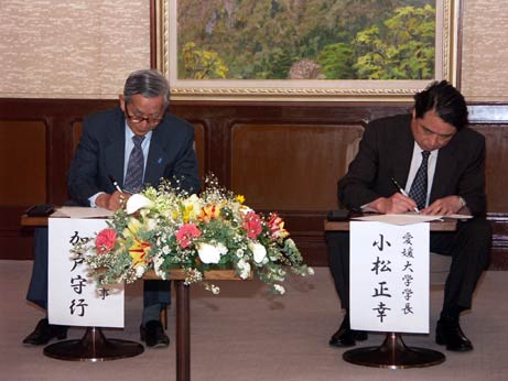4月12日（火曜日）愛媛大学との連携に関する協定書調印式（県庁）の画像