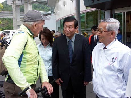 5月22日（日曜日）豪州自転車冒険家との会談（今治市）