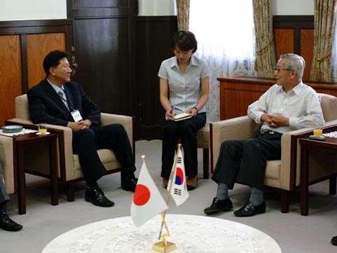 7月25日（月曜日）韓国　平澤フォーラム関係者の表敬訪問（県庁）の画像