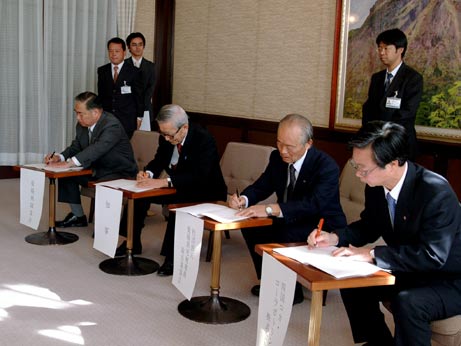 11月17日（木曜日）大規模災害時の応急対策等に関する協定調印式（県庁）の画像