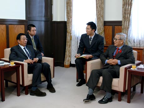 12月13日（火曜日）中国瀋陽大学学長の表敬訪問（県庁）の画像