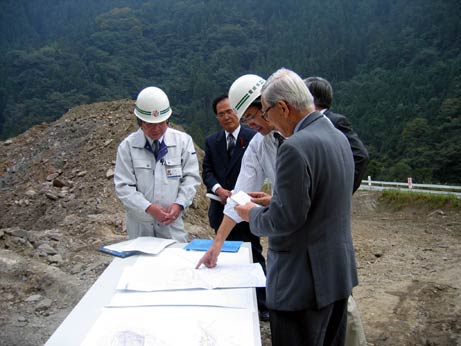 10月31日（火曜日）国道194号西条市荒川地区災害復旧現場視察（西条市）の画像