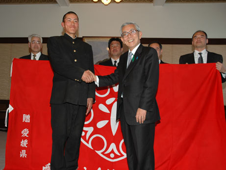 3月12日（月曜日）選抜高等学校野球選手権大会出場校に対する愛媛県応援旗贈呈式(県庁）の画像