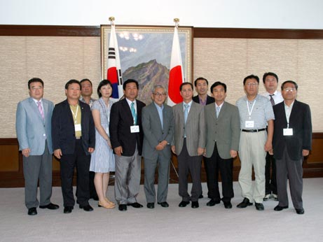 8月3日（金曜日）日韓市民友好交流フォーラム関係者の表敬訪問（県庁）の画像