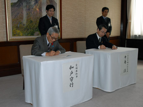 10月4日（木曜日）知的財産に関する日本弁理士会と愛媛県との協定締結式（県庁）の画像