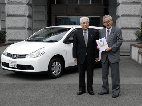 2月6日（水曜日）日本赤十字社愛媛県支部活動車両の贈呈式（県庁）の画像