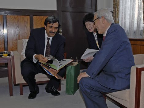 4月24日（木曜日）在大阪インド総領事の訪問（県庁）