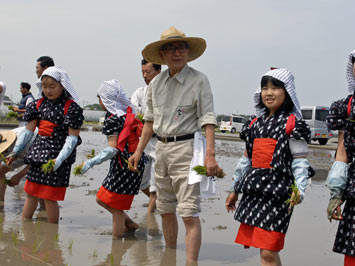 6月6日（金曜日）農林水産研究所お田植祭（県農林水産研究所）