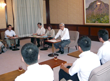 8月15日（金曜日）本県出身自治医科大学在学生との懇談会（県庁）の画像