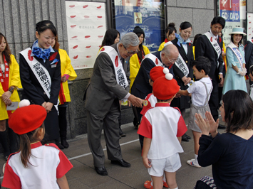 10月1日（水曜日）赤い羽根共同募金運動発足行事（松山市内）の画像