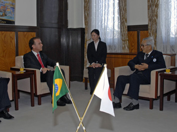 2月18日（水曜日）ブラジル・サンパウロ州議会副議長との会談（県庁）の画像