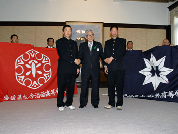 3月6日（金曜日）選抜高等学校野球大会出場校に対する愛媛県応援旗贈呈式（県庁）の画像