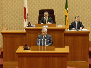 3月18日（水曜日）2月定例県議会閉会（県議会議事堂）の画像