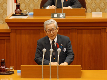 10月9日（金曜日）9月定例県議会閉会（県議会議事堂）の画像