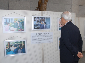 11月9日（月曜日）天皇陛下御即位20年奉祝写真展観覧（県庁）の画像