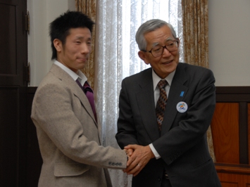 2月22日（月曜日）バンクーバー冬季オリンピック男子スノーボード日本代表青野令選手の訪問（県庁）