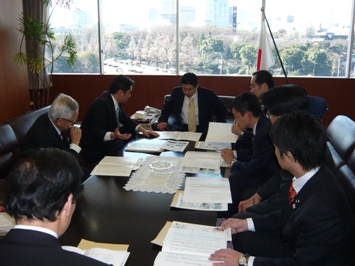 3月11日（木曜日）「四国8の字ネットワーク」整備等に関する国土交通大臣政務官への提言（東京都）の画像