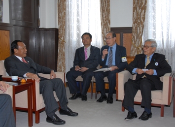 3月30日（火曜日）カンボジア王国バッタンバン州知事との会談（県庁）の画像