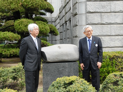 4月13日（火曜日）県出身の芸術家濱田亨氏からの寄附作品除幕式（県庁）の画像