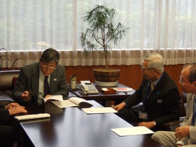 5月20日（木曜日）本州四国連絡高速道路の出資金に関する国土交通事務次官への意見書提出（東京都）の画像