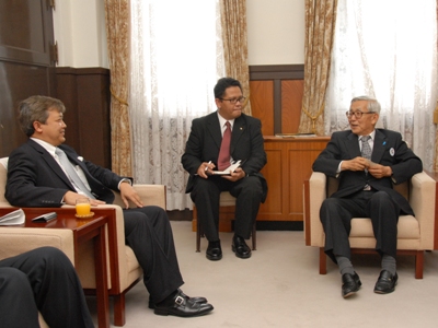5月25日（火曜日）在大阪インドネシア総領事との会談（県庁）の画像
