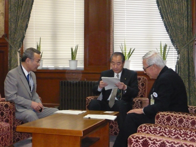 5月27日（木曜日）「この国のあり方に関する研究会」報告書の民主党筆頭副幹事長への提出（東京都）の画像