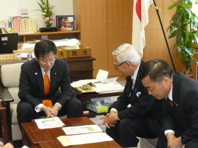 5月28日（金曜日）今治新都市への獣医師養成系大学の設置等に関する文部科学省副大臣への要望（東京都）