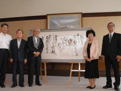 8月27日（金曜日）書家藤岡抱玉氏への感謝状贈呈式（県庁）