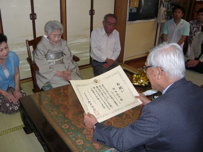 9月15日（水曜日）「老人の日」に伴う長寿者訪問（宇和島市）の画像