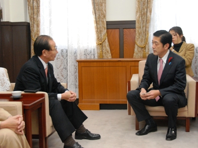 12月16日（木曜日）拉致被害者家族会代表飯塚繁雄氏らの訪問（県庁）の画像