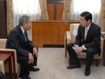 3月15日（火曜日）四国電力千葉社長へ伊方原発安全確保対策の要請（県庁）の画像