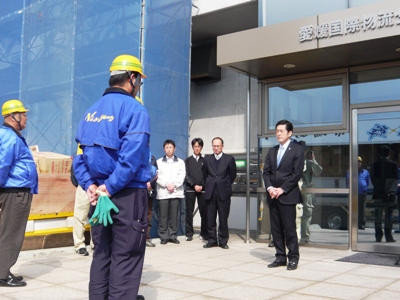 3月25日（金曜日）東北地方太平洋沖地震に係る県民からの救援物資搬送出発式（愛媛国際物流ターミナル）の画像