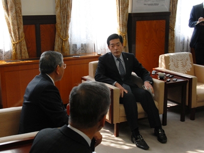 3月30日（水曜日）四国電力千葉社長へ伊方原発安全確保対策及び原子力本部県内移転等の要請（県庁）の画像