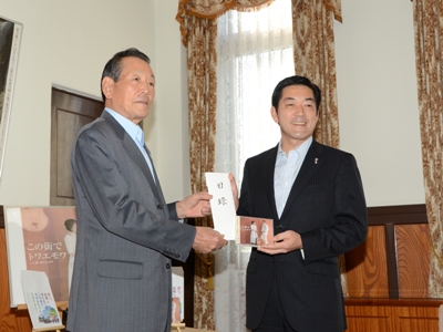 10月27日（木曜日）東日本大震災被災者激励に係る物品贈呈式（県庁）の画像