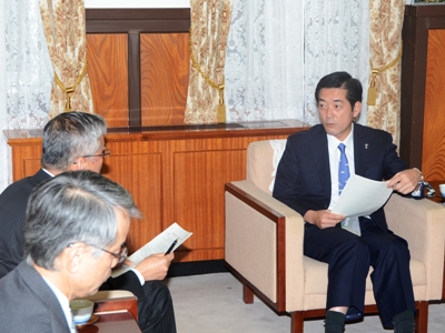 11月28日（月曜日）四国電力原子力本部長との会談（県庁）の画像