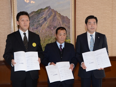 2月23日（木曜日）愛媛県レンタカー協会との災害時における自動車等の提供に関する協定締結式（県庁）の画像